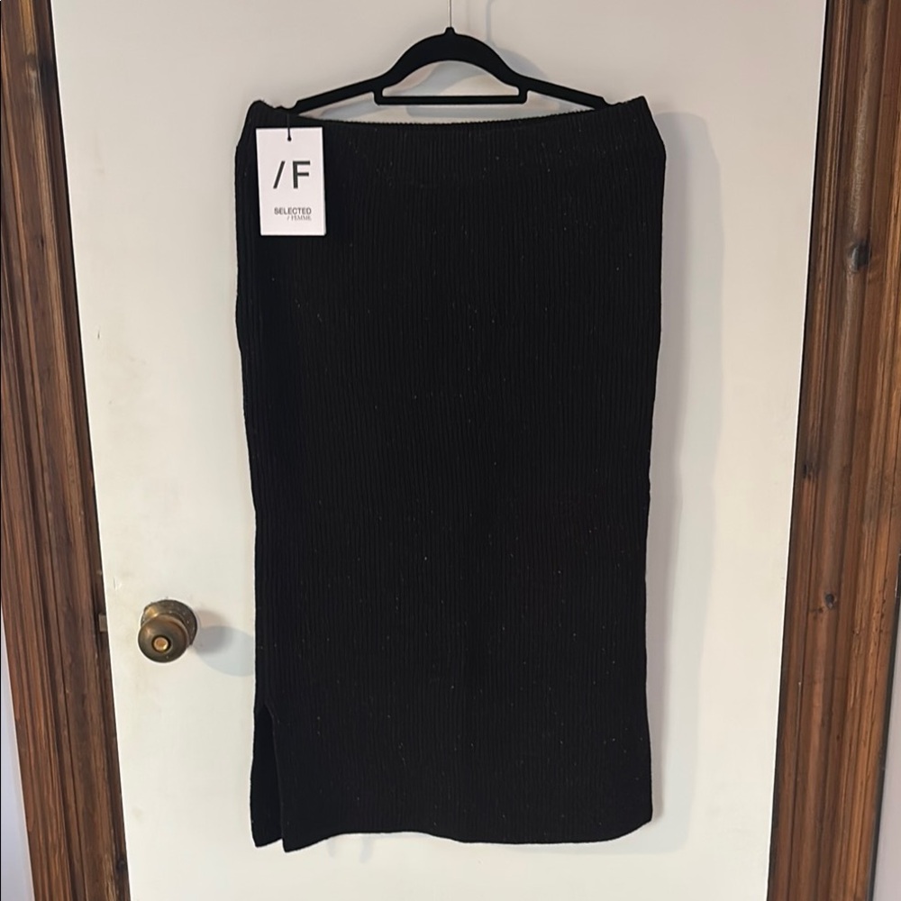 Elegant Black Skirt